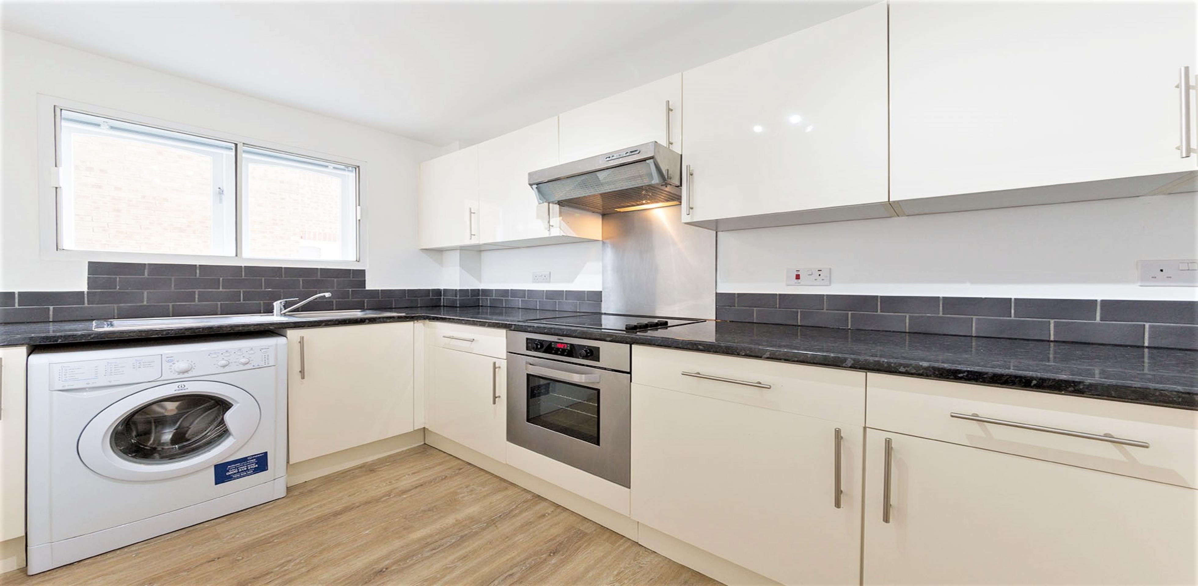 			1 Bedroom, 1 bath, 1 reception Flat			 Harrow Road, KENSAL GREEN NW10